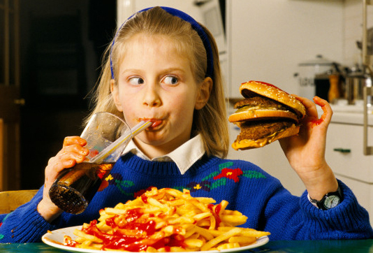 kid eating unhealthy