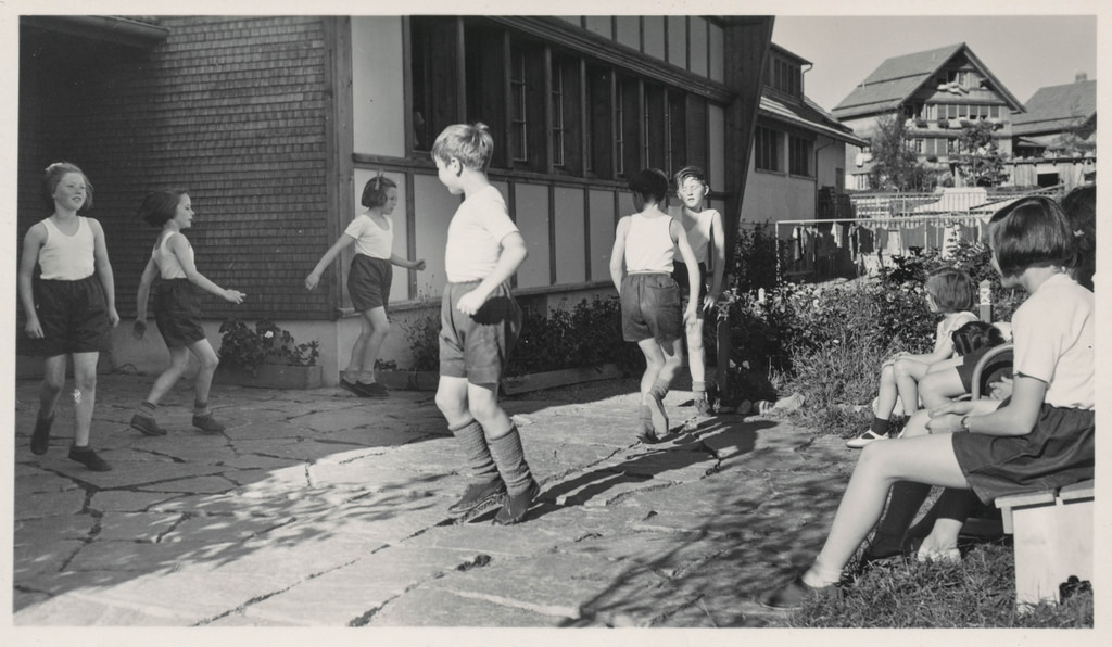 kids playing outside 