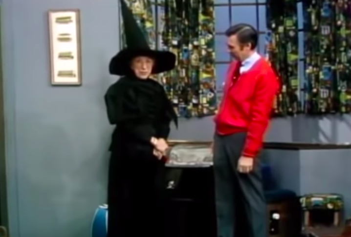 margaret hamilton dressed as wicked witch