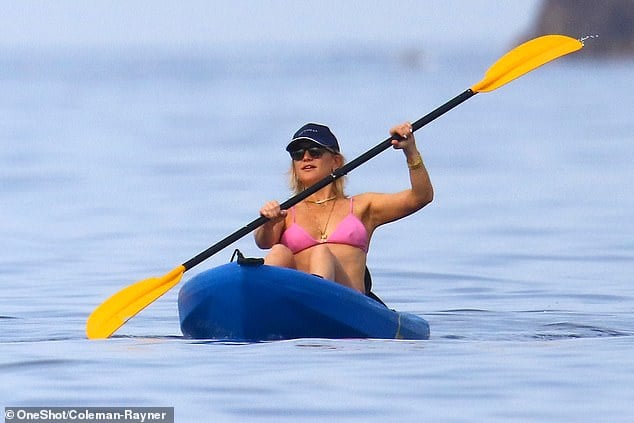 Kate Hudson kayaking 