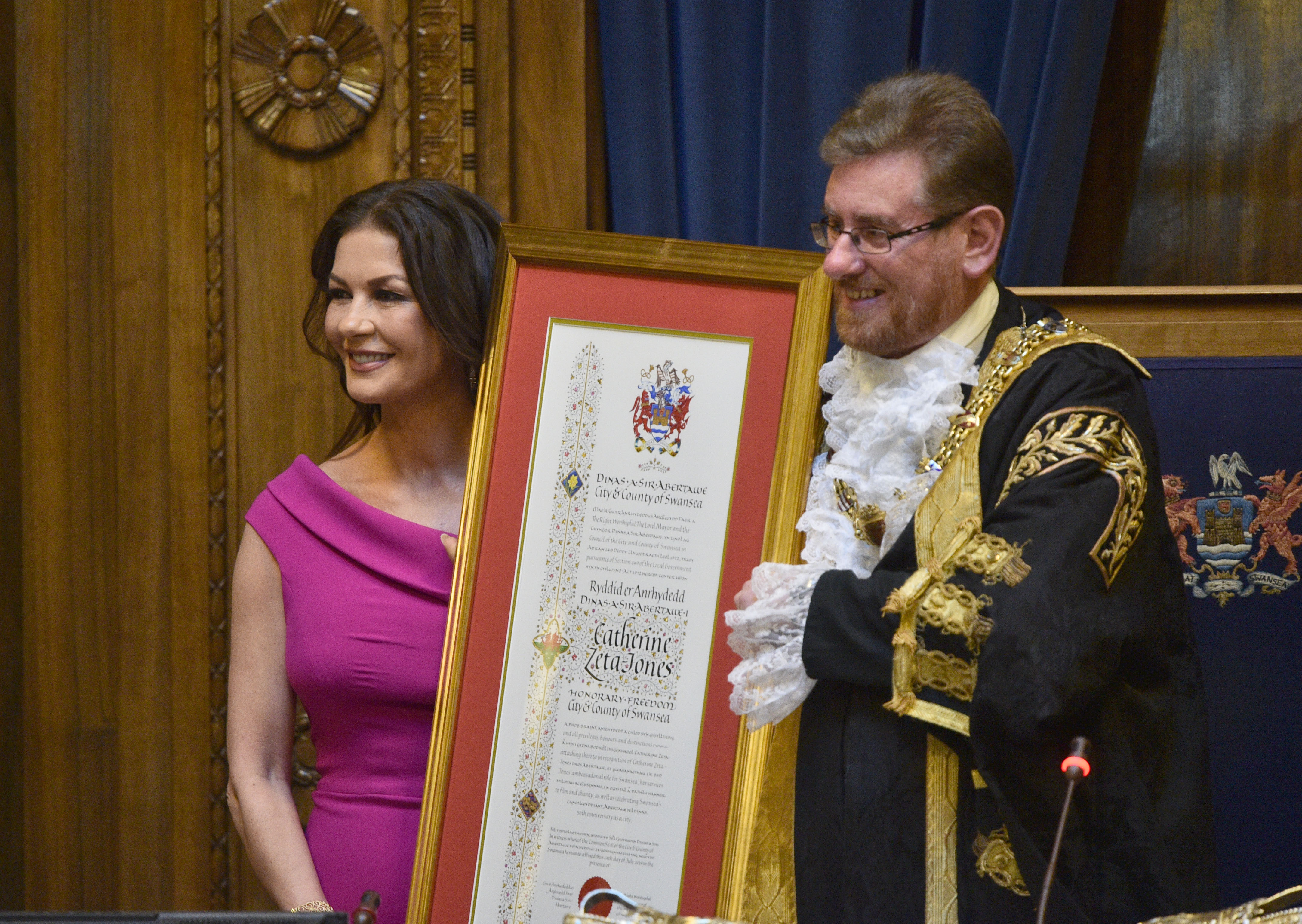 catherine zeta jones honorary freedom of the city