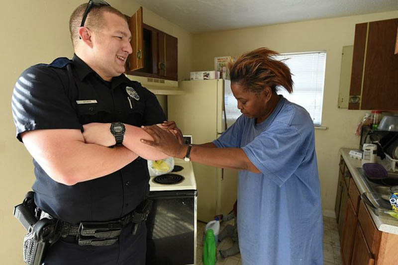 cop brings a woman groceries after she steals food