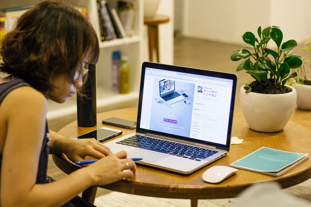 woman working on a computer