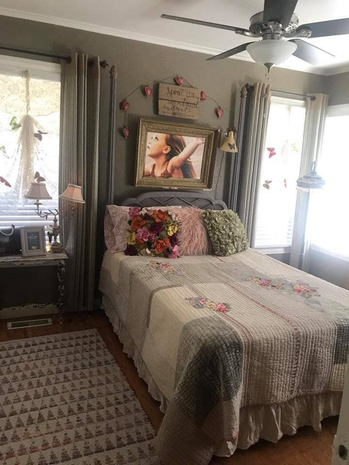 roses room golden girls airbnb