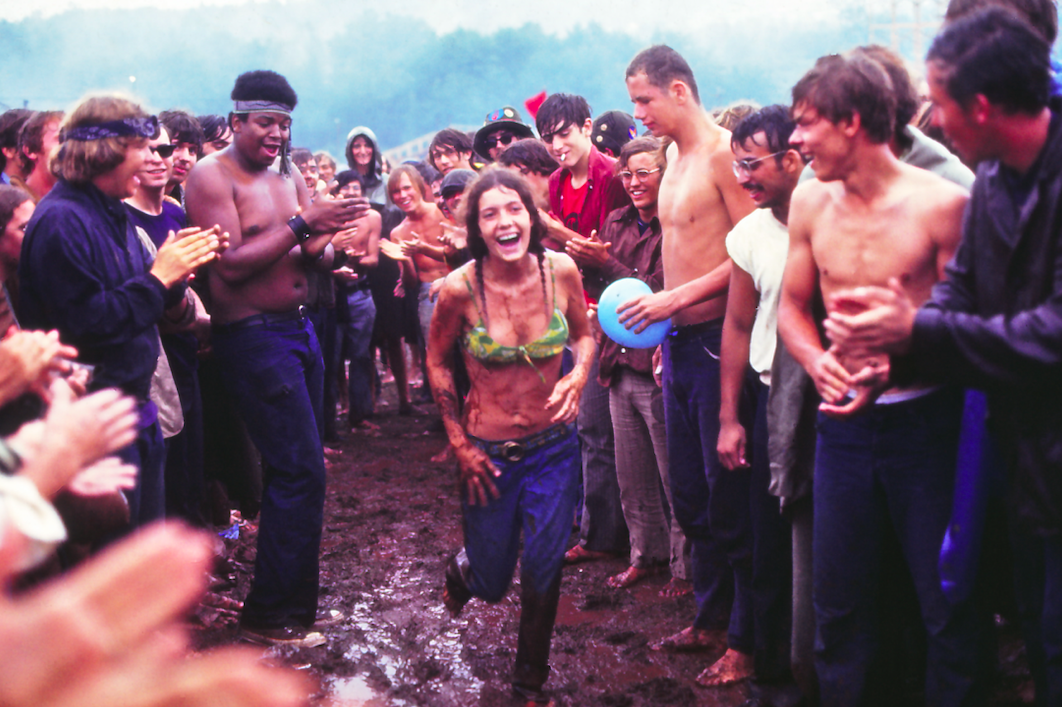 Woman runs through mud at Woodstock 
