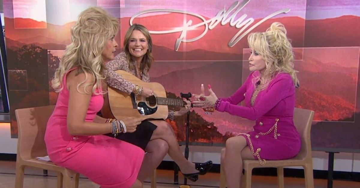Hoda Kotb and Savannah Guthrie sing Jolene for Dolly Parton