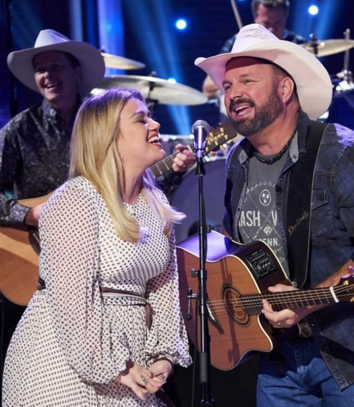 garth brooks on the kelly clarkson show 