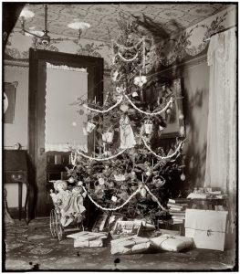 As the 1900s progressed we see more creative decorating