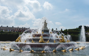 Perfumed fountains attempted to cover the smell