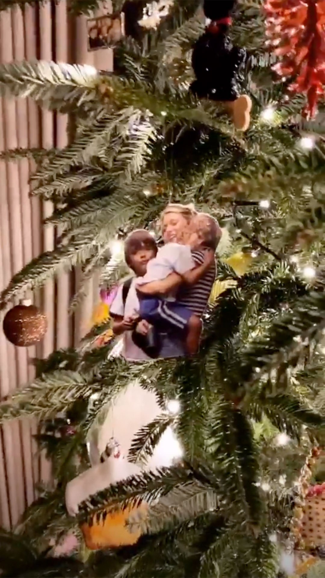 Kelly Ripa Swaps Out Traditional Ornaments