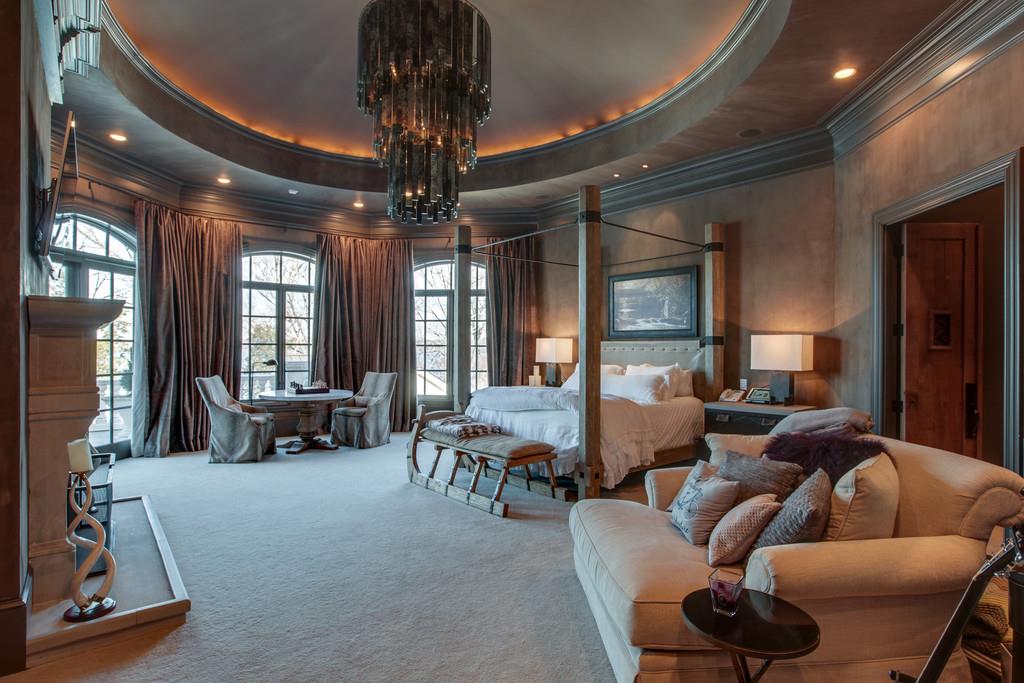 kelly clarkson master bedroom 