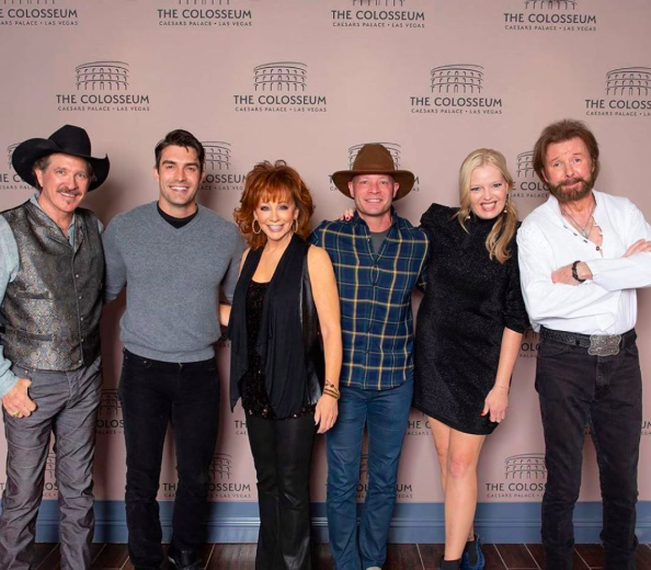 reba mcentire and melissa peterman reunite