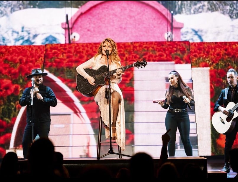 shania twain performing 