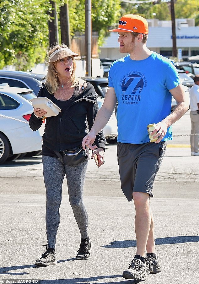 Goldie Hawn And Kurt Russell Dress Down For A Casual Lunch With Son Wyatt