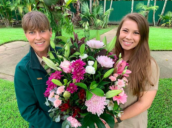 robert and bindi irwin post loving messages for mom terri on international women's day