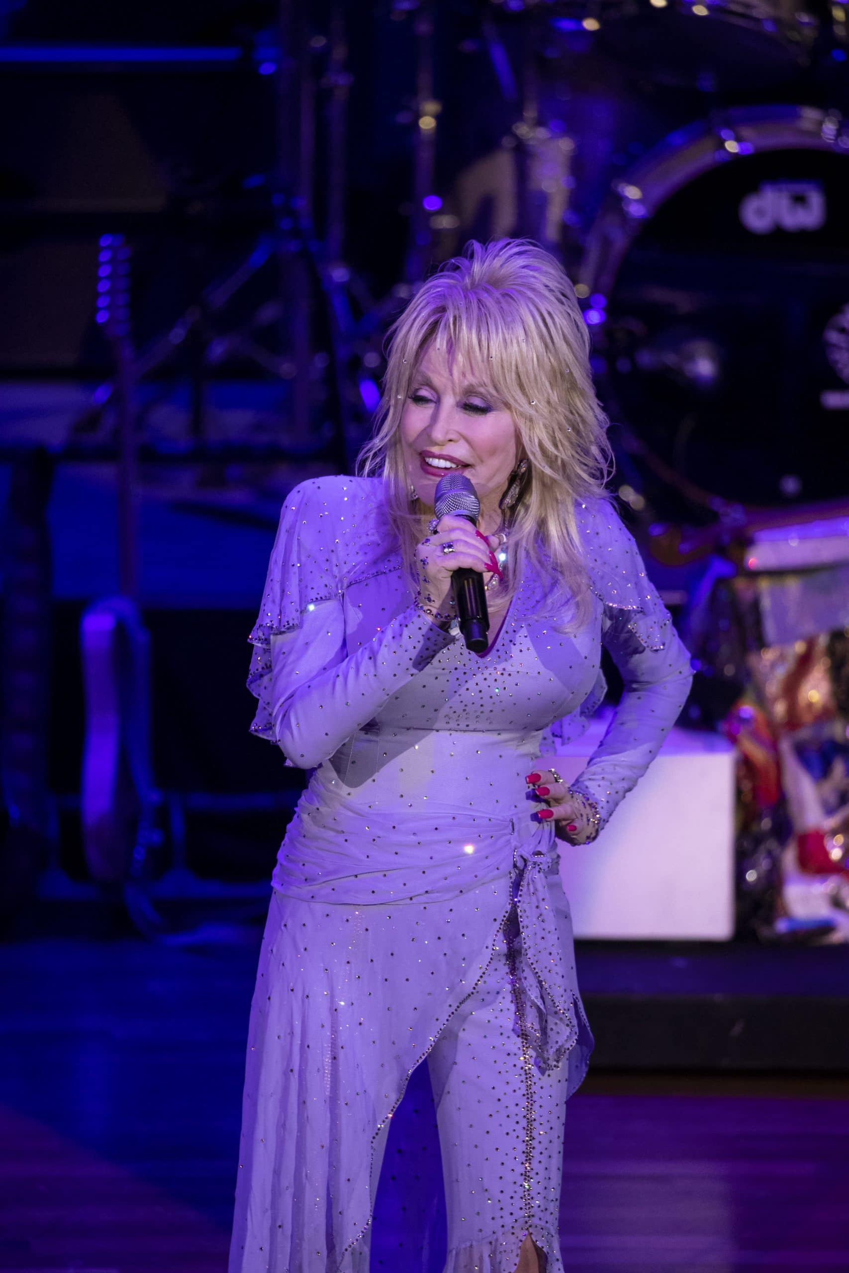 dolly parton performing