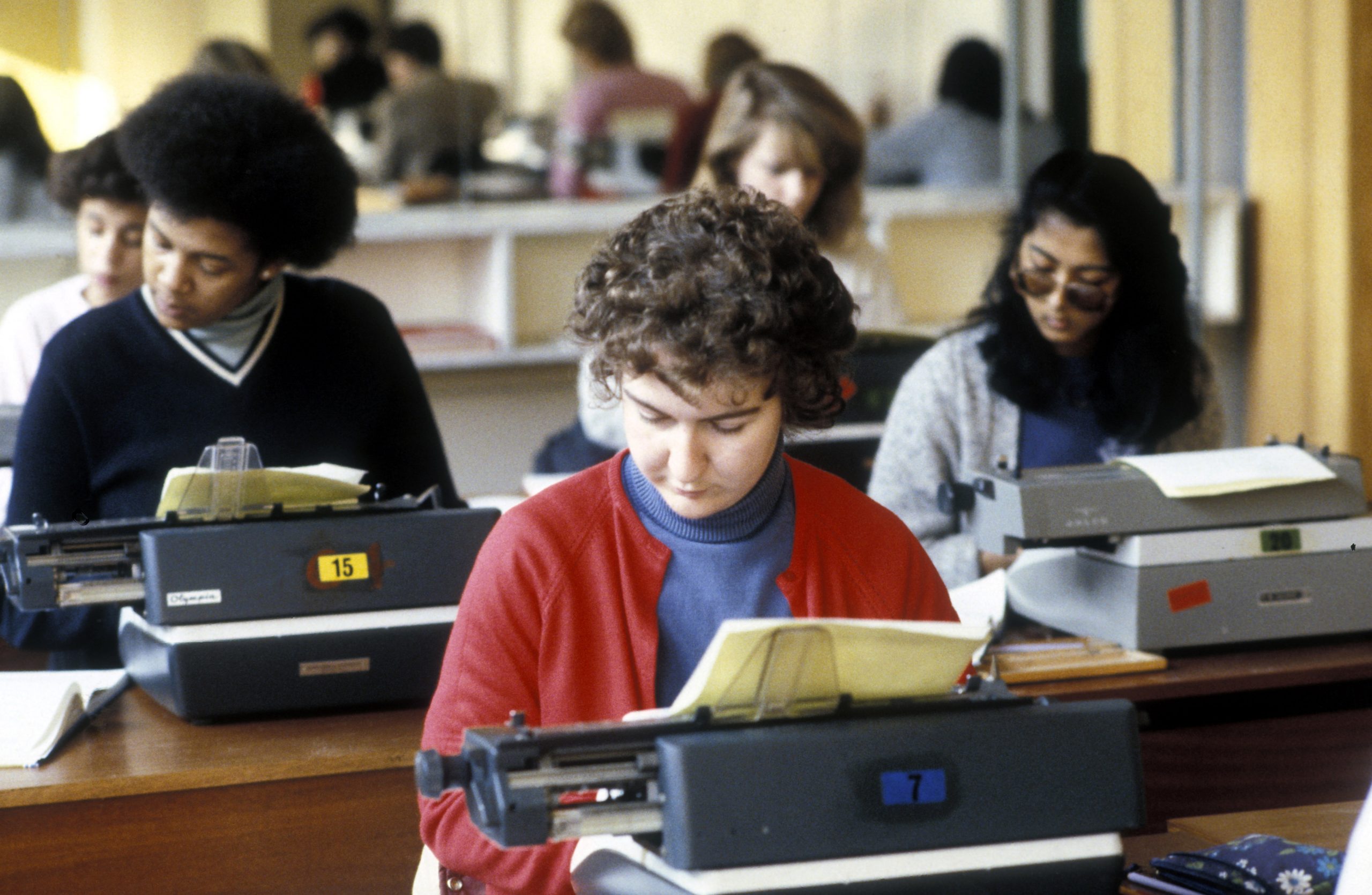 typing class with typewriters