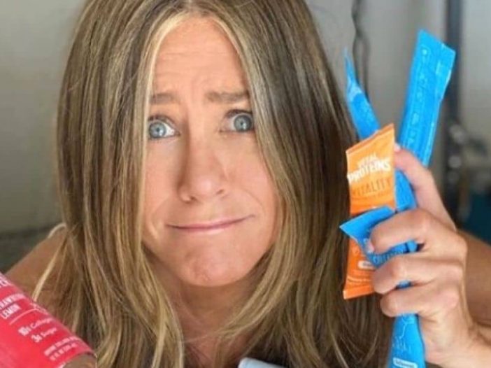 Jennifer Aniston recommends everyone to start taking collagen