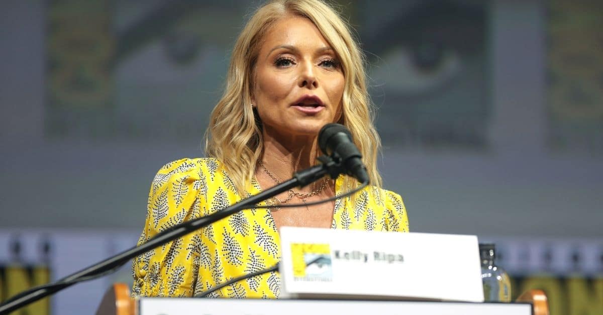 Kelly Ripa Loses 100,000 Instagram Followers After ‘Extreme’ Behavior Issue