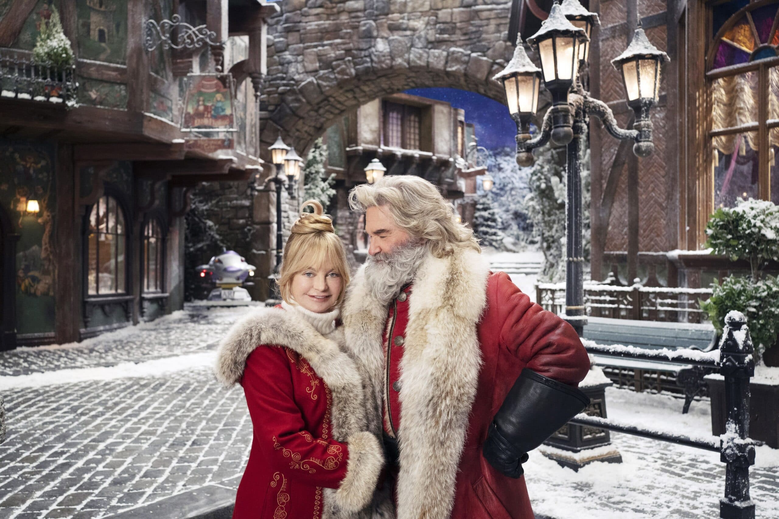 the christmas chronicles two kurt russell goldie hawn 